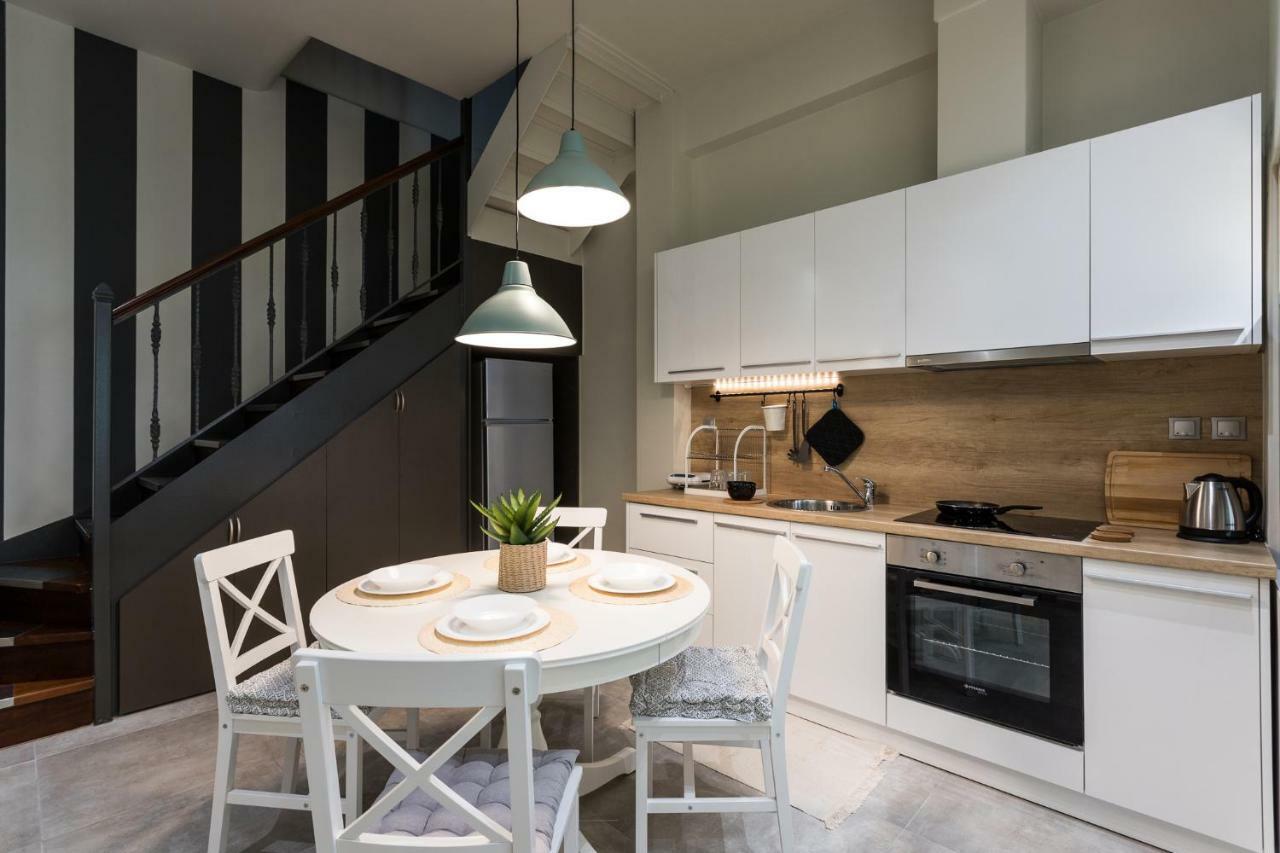 Modern City Center Maisonette Ioannina Bagian luar foto